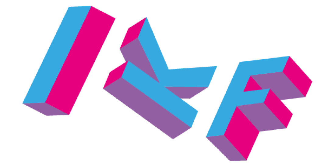 Buchstaben I, K, F, dreidimensional durch den Raum fallend, in Cyan und Magenta gefärbt